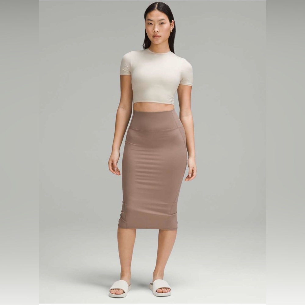 NWOT Lululemon Nulu Slim-Fit High-Rise Skirt in Taupetastic